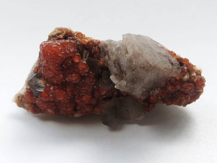 Manganese-aluminum Garnet Spessartine,Quartz Mineral Specimens Mineral Crystals Gem,Garnet,Quartz