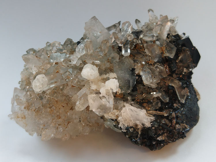 Babingtonite,Prehnite,Calcite,Quartz Mineral Specimens Mineral Crystals Gem Materials,Babingtonite,Prehnite,Calcite,Quartz