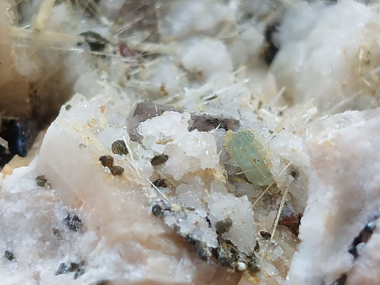 Aquamarine Beryl Stilbite,Clinoptilolite,Feldspar Mineral Specimens Mineral Crystals Gem Materials,Aquamarine,Stilbite,Clinoptilolite,Feldspar