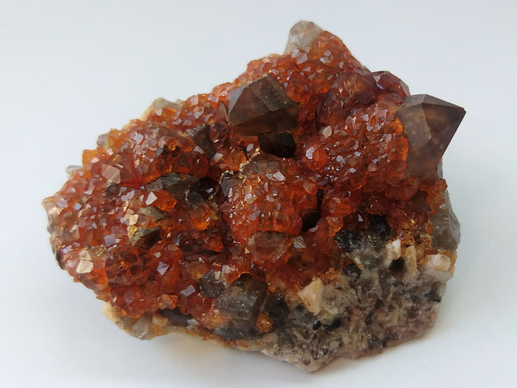 Manganese-aluminum Garnet Spessartine Smoky Quartz Mineral Specimens Mineral Crystals Gem Materials,Garnet,Quartz