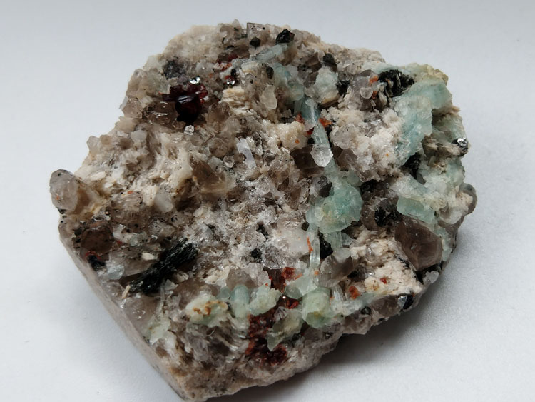 Aquamarine,Garnet,Smoky Quartz Mineral Specimens Mineral Crystals Gem Materials,Aquamarine,Garnet,Quartz