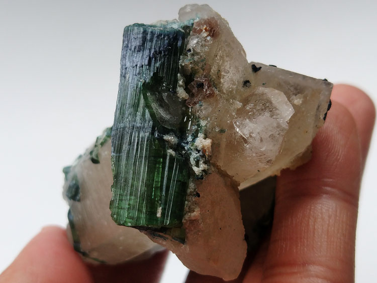 天然绿碧玺电气石茶晶烟晶宝石原石原矿矿物标本晶体晶簇晶洞能量