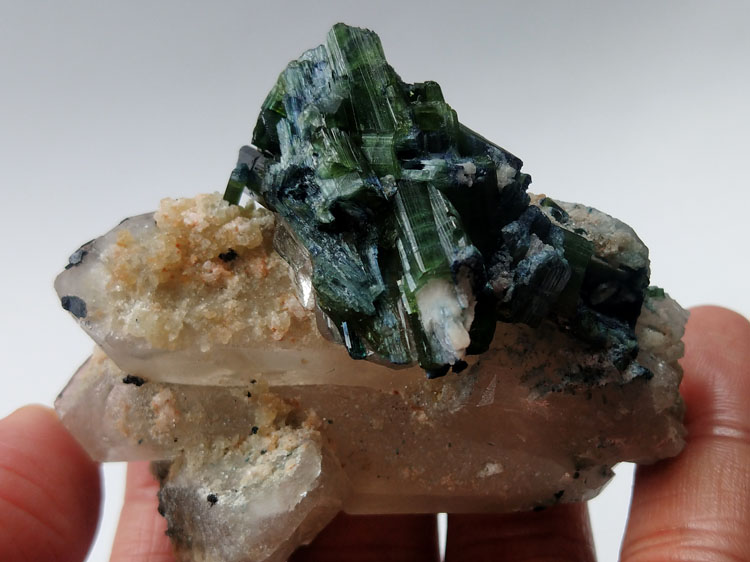 Dravite Elbaite Tourmaline,Smoky Quartz Mineral Specimens Mineral Crystals Gem Materials,Tourmaline,Quartz