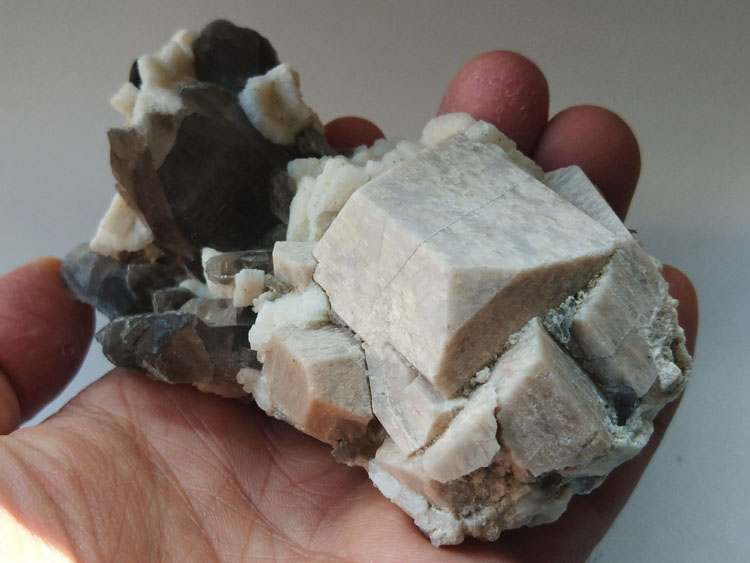 Smoky Quartz,Microcline Feldspar Mineral Specimens Mineral Crystals Gem Materials,Quartz,Feldspar