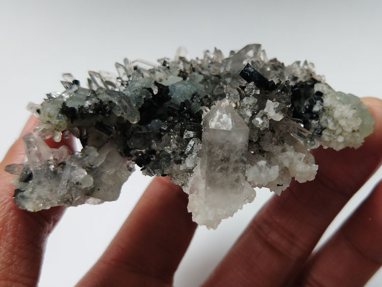 Babingtonite,Prehnite,Quartz Mineral Specimens Mineral Crystals Gem Materials,Babingtonite,Prehnite,Quartz