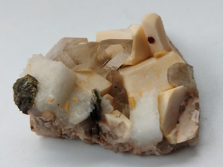 Stilbite,Garnet,Orthoclase Microcline Feldspar,Smoky Quartz Mineral Specimens Mineral Crystals Gem,Stilbite,Garnet,Feldspar,Quartz