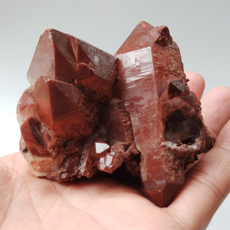 Wrapped in Red Quartz Mineral Specimens Mineral Crystals Gem Materials,Quartz