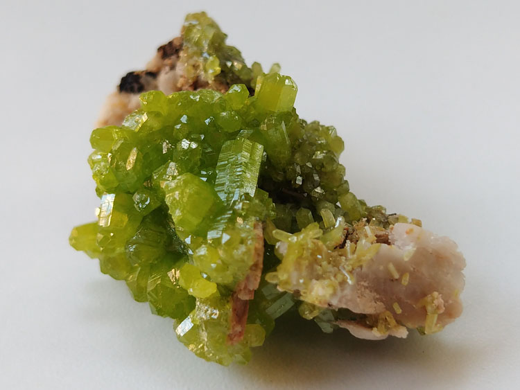China Pyromorphite Green Lead Mineral Specimens Mineral crystals,Pyromorphite
