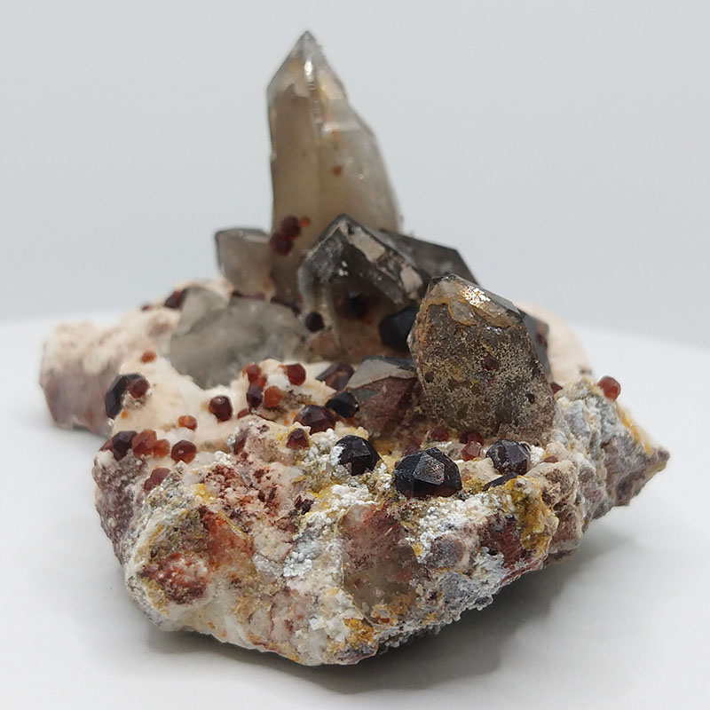 Garnet,Spessartine,Feldspar Mineral Specimens Mineral Crystals Gem,Garnet,Feldspar