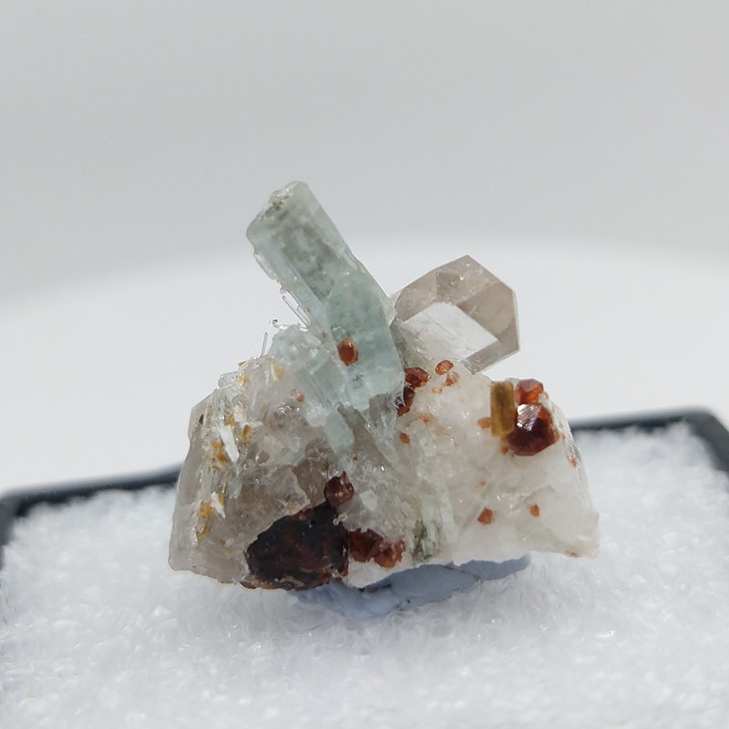 Aquamarine,Garnet,Quartz,Spessartine Mineral Specimens Mineral Crystals Gem,Aquamarine,Garnet,Quartz