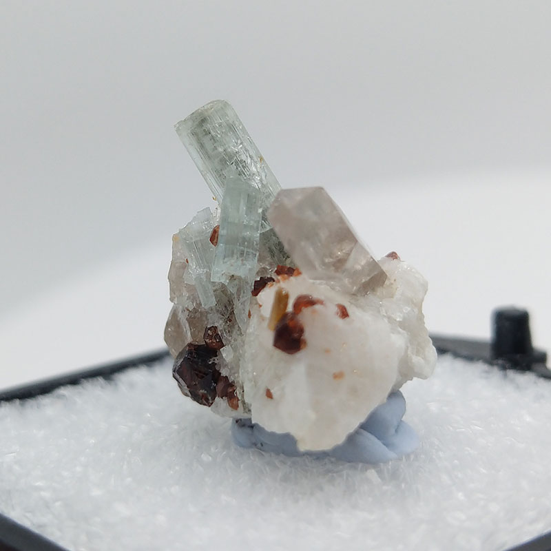 Aquamarine,Garnet,Quartz,Spessartine Mineral Specimens Mineral Crystals Gem,Aquamarine,Garnet,Quartz