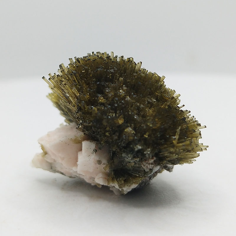 Epidote,Feldspar Mineral Specimens Mineral Crystals Gem,Epidote,Feldspar