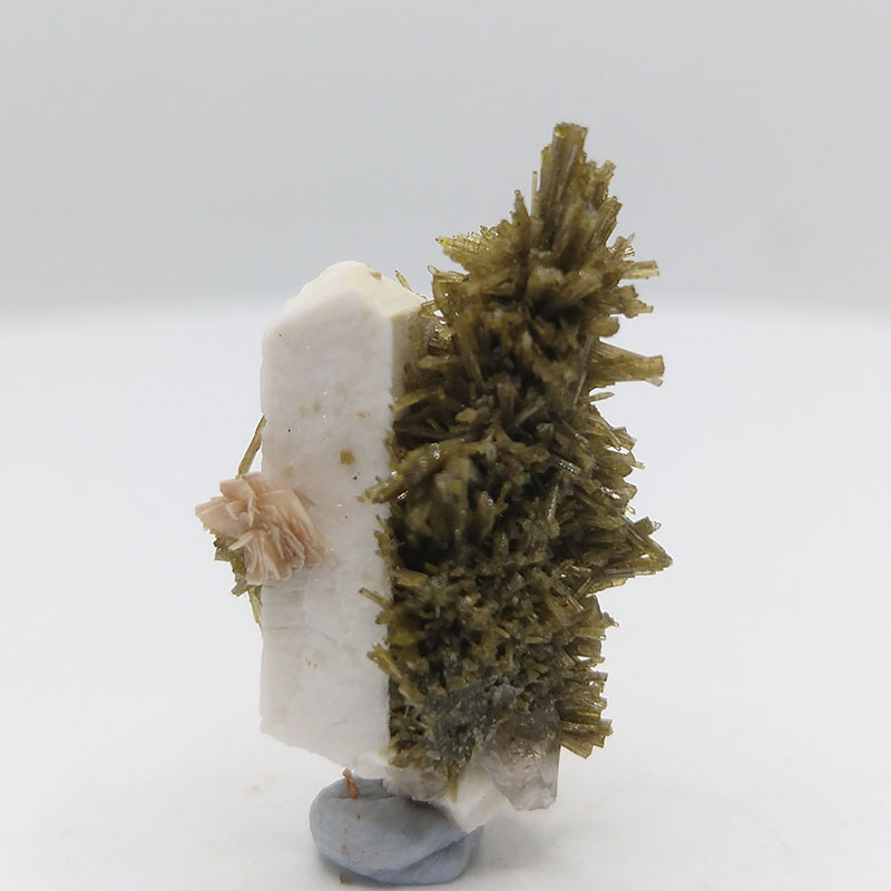 Epidote,Feldspar Mineral Specimens Mineral Crystals Gem,Epidote,Feldspar